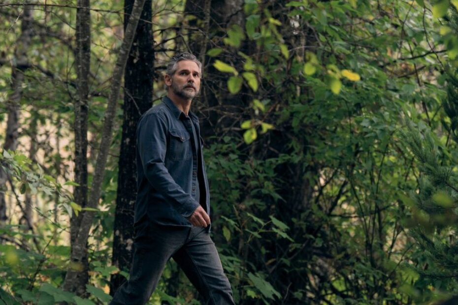 Filmowe premiery na Netflixie 2025 eric bana mężczyzna idzie w lesie