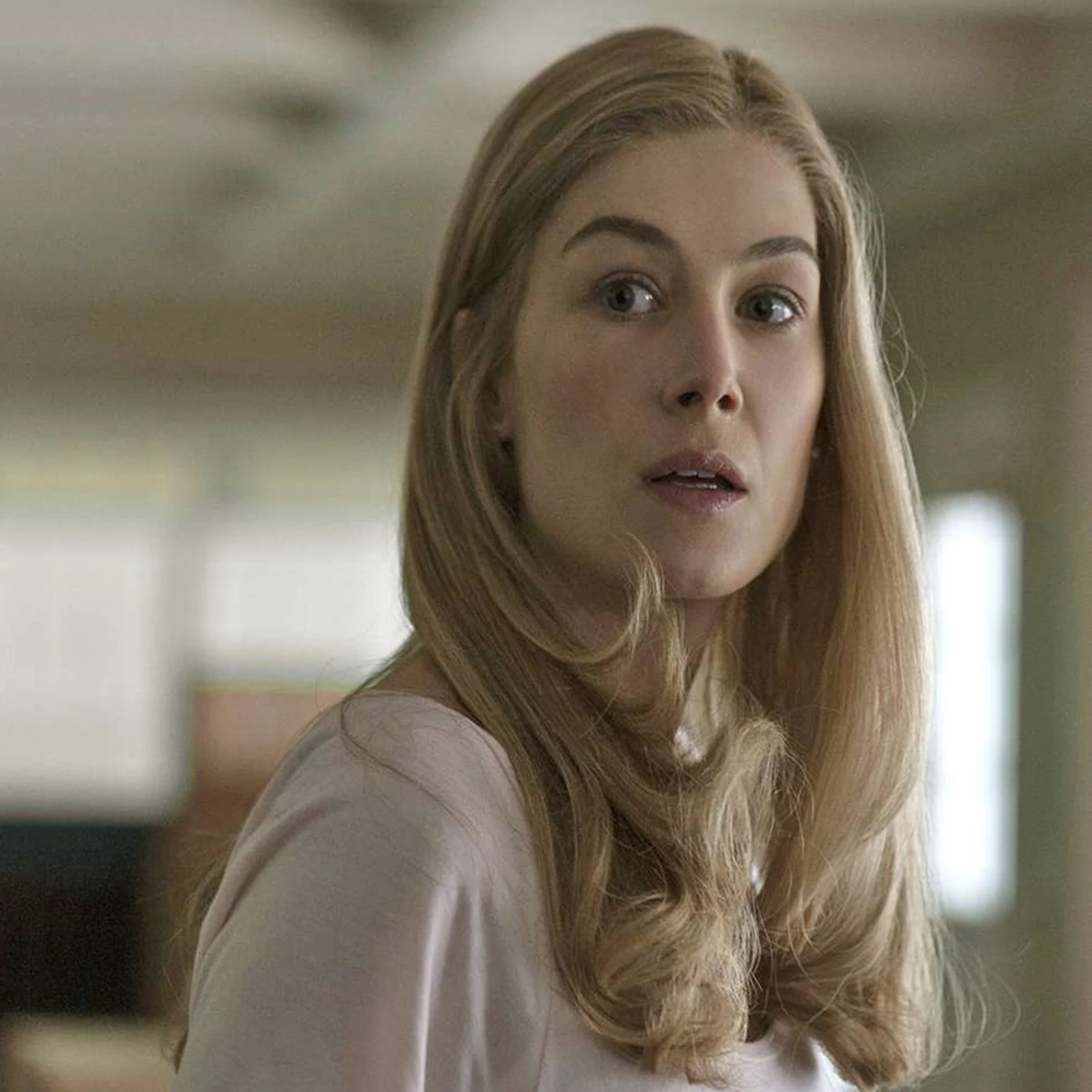 Lubisz thrillery psychologiczne? Ten z Benem Affleckiem to must-watch! 4 Zaginiona dziewczyna