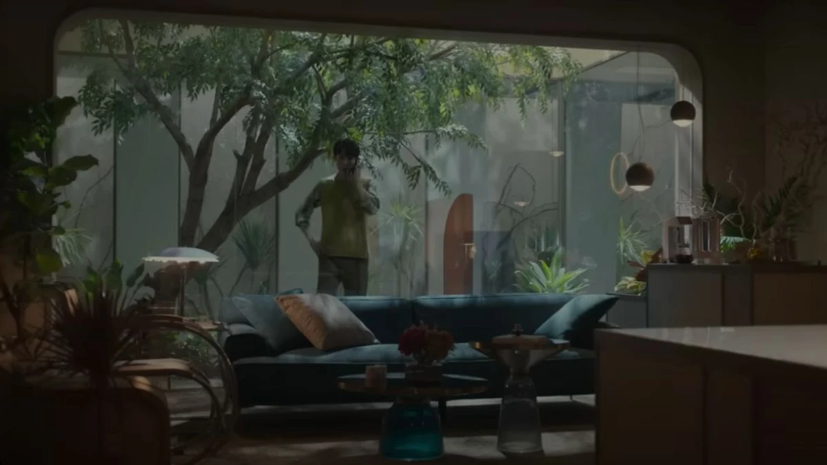 Wonderland film mężczyzna rozmawia przez telefon