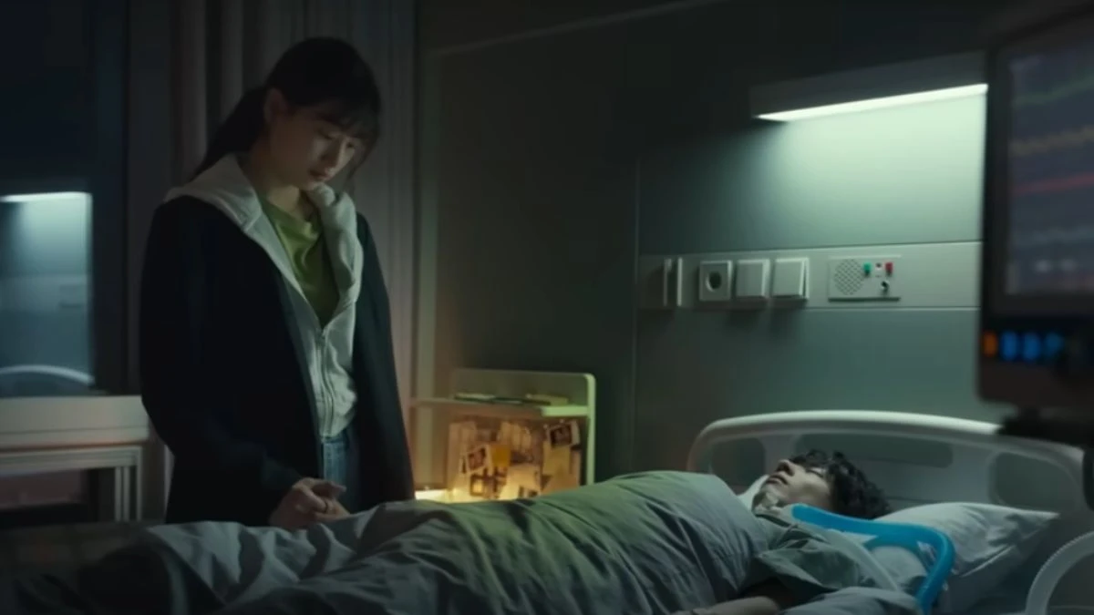 Wonderland film kobieta pochyla się nad mężczyzną w szpitalu