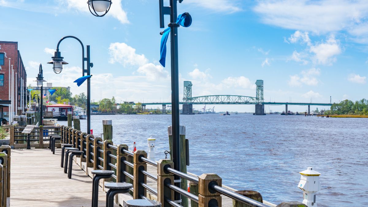 Gdzie kręcono Nabrzeże Netflix wilmington riverwalk