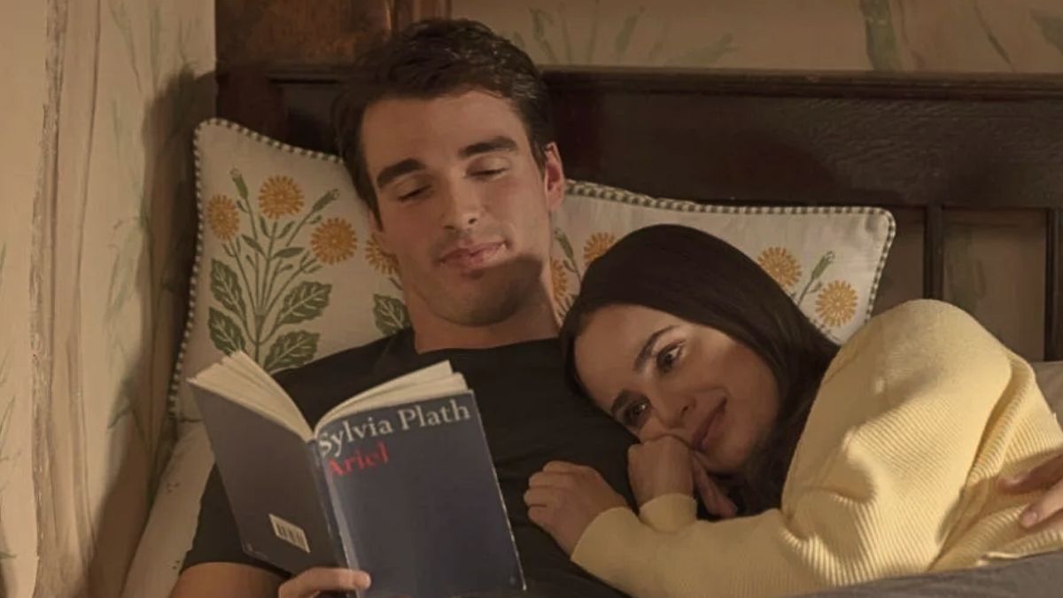 TOP 10 filmów na Netflixie w Polsce dzisiaj miłość w oksfordzie para czyta ksiazke na lozku