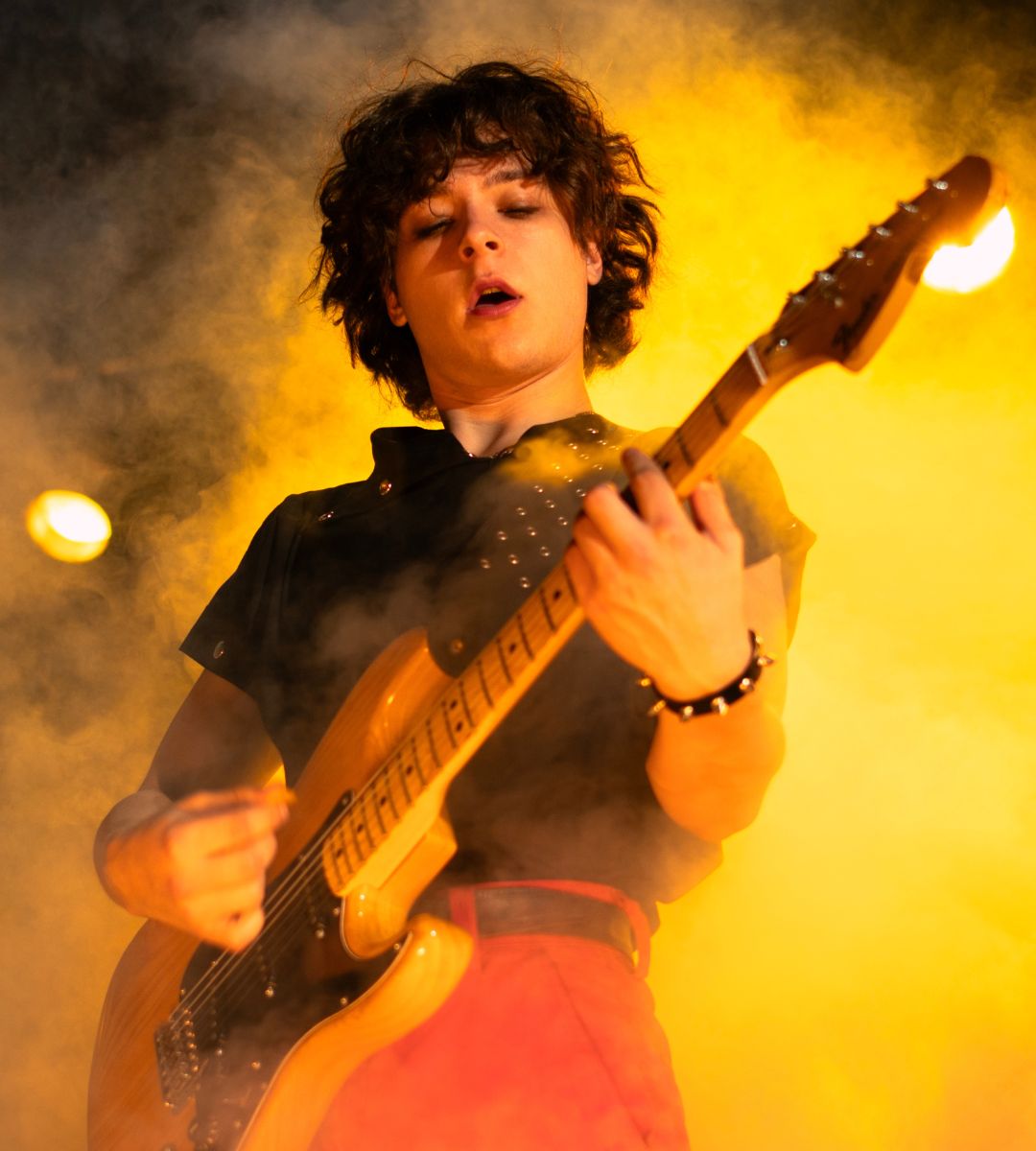 mniej obcy lady pank jan borysewicz netflix główny bohater