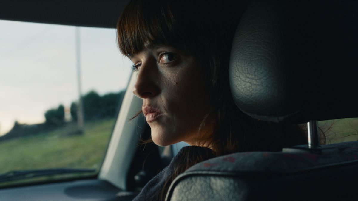 spowita w mrok netflix obsada główna bohaterka