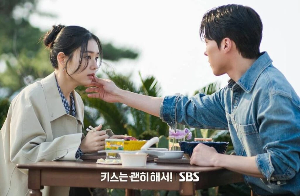 wybuchowy pocałunek serial netflix główna para