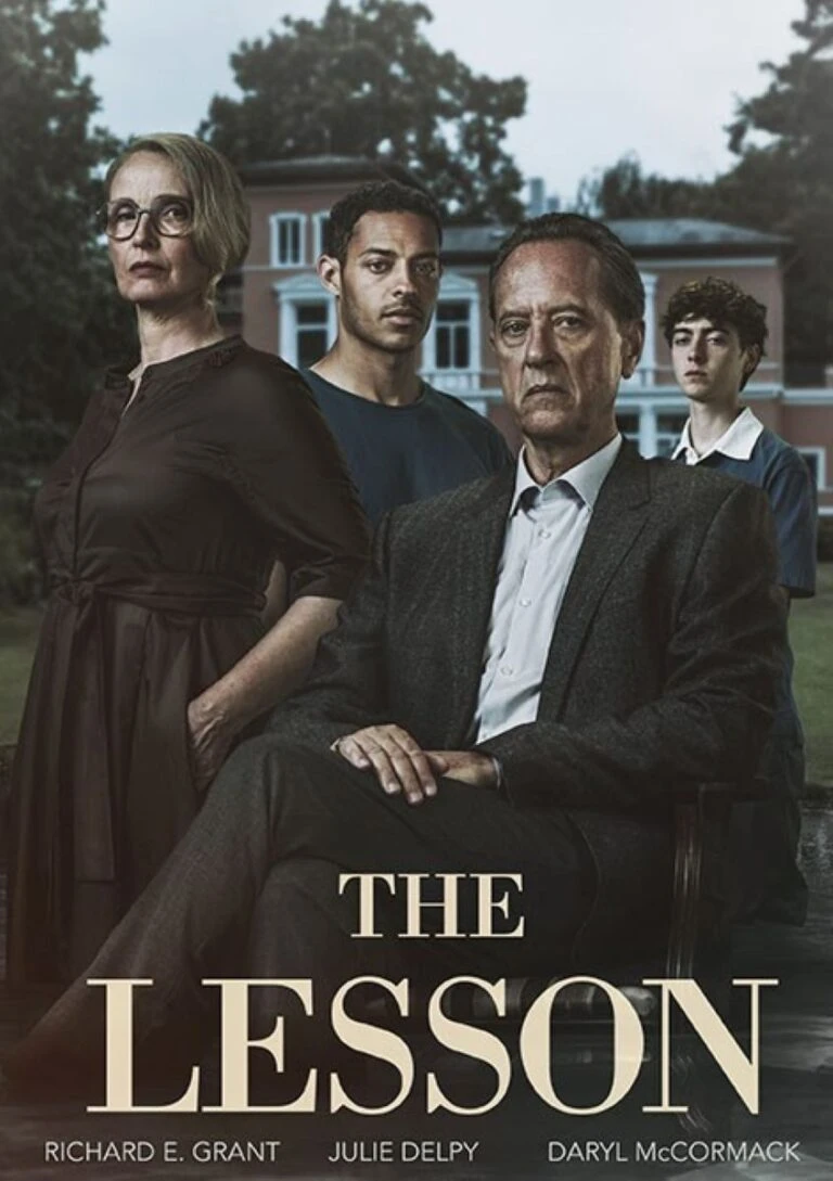 Obejrzyj film The Lesson na Netfliksie: bardzo brytyjski thriller. Wkrótce znika – ostatnie dni, by go zobaczyć.