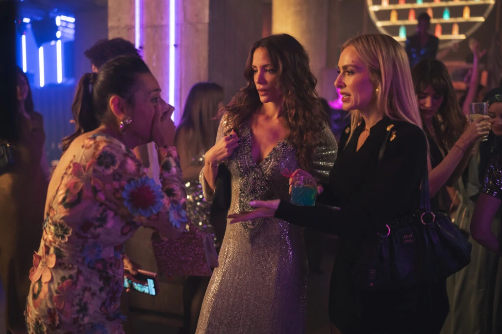 Raquel Guerrero jako Esther, María Hervás jako Daniela, Kira Miró jako Luz w odcinku 34 serialu Samce Alfa 4