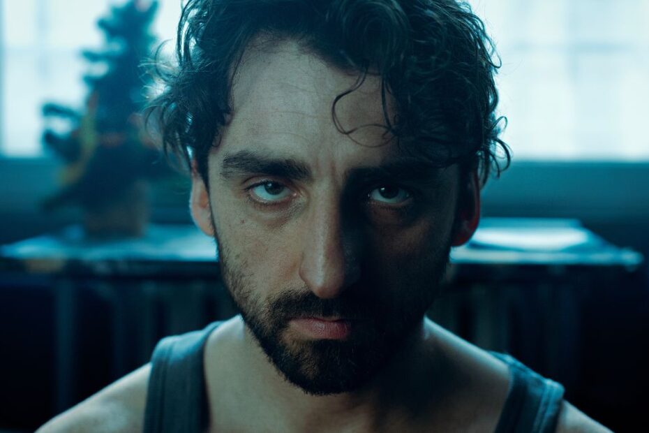 święty netflix główna obsada