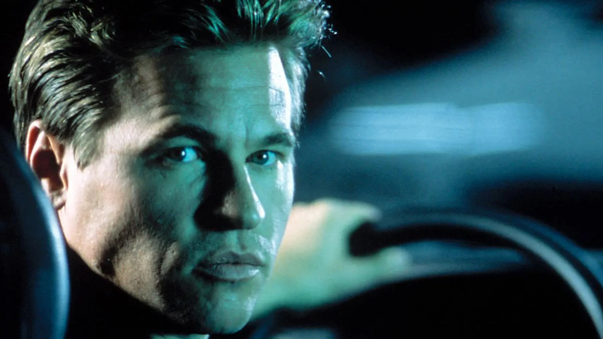 Val Kilmer jako Simon Templar w The Saint (Sfântul) – kadr z filmu