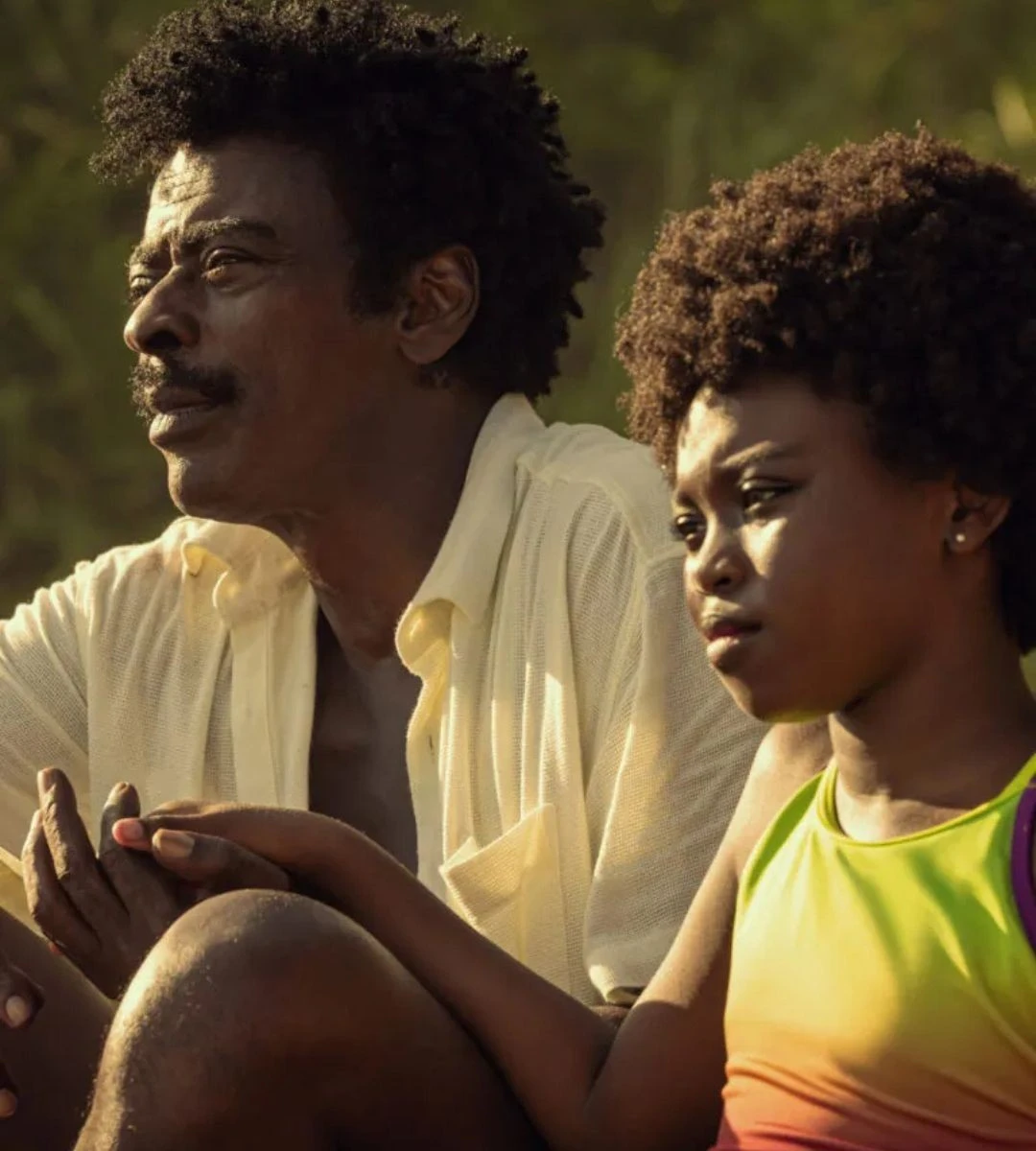 Seu Jorge jako Edson i Yetunde Antonieta jako Elisa w filmie W mieście strachu