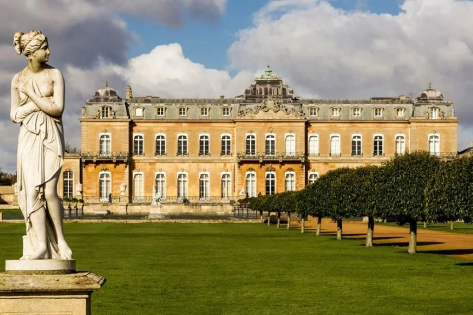 Gdzie kręcono serial Bridgertonowie Okazałe lokacje z „Bridgertonów”, kultowego serialu Netflixa. Najwięksi fani odwiedzają je osobiście.