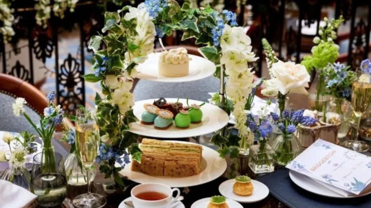 Gdzie kręcono serial Bridgertonowie Popołudniowa herbata inspirowana Bridgerton w hotelu Lanesborough w Londynie.