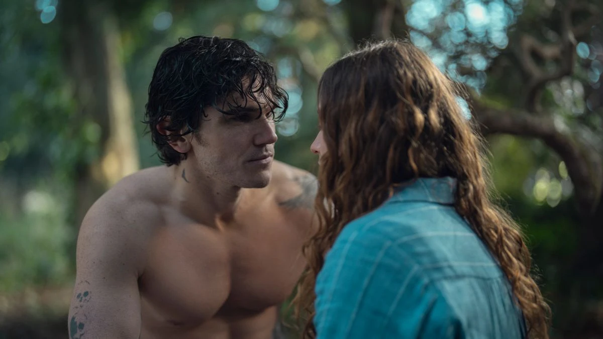 Kadr z miniserialu Niewybrani – Rosie w odizolowanej społeczności