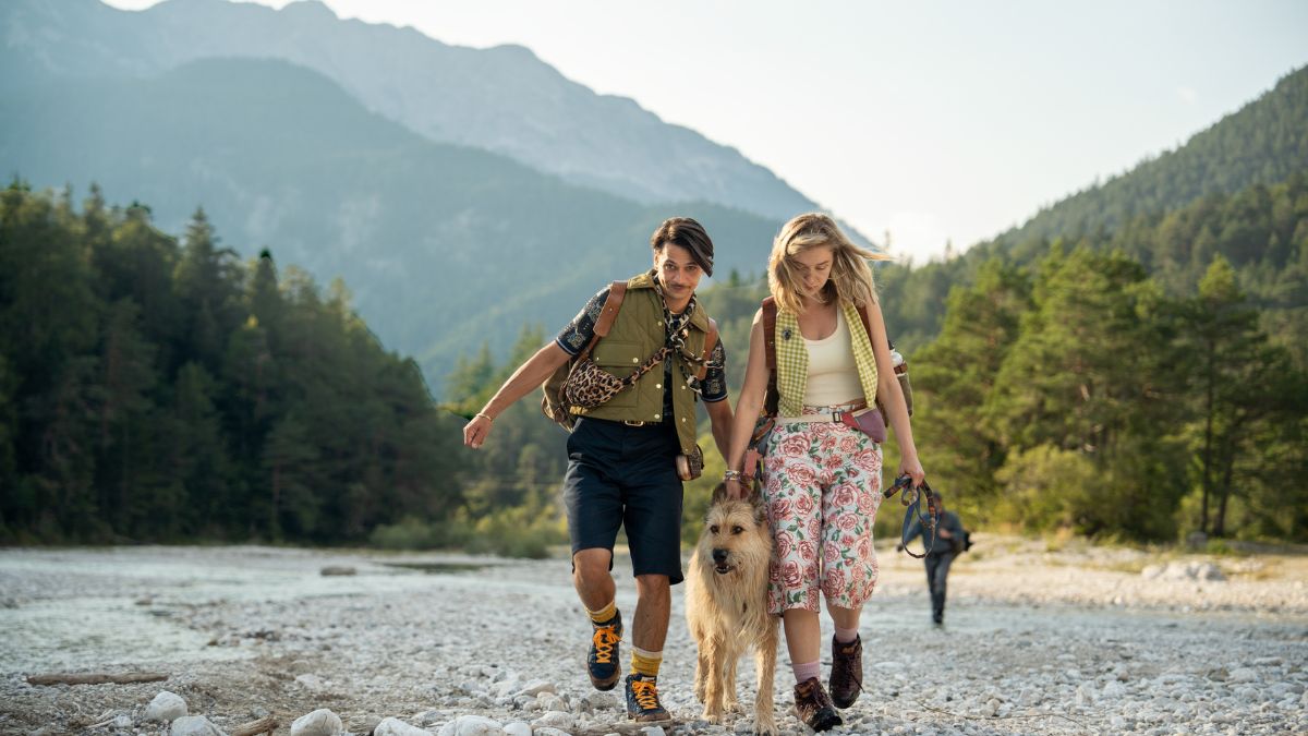 Jedz módl się szczekaj komedia netflix obsada