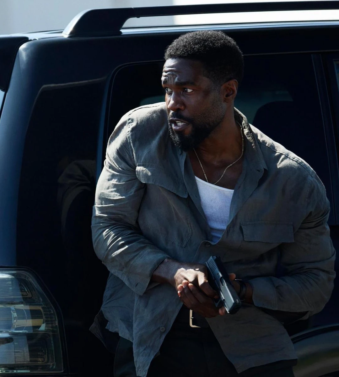 Człowiek w ogniu — serial Netflix 2026: oficjalny plakat z Yahyą Abdul-Mateenem II jako Johnem Creasym, premiera 30 kwietnia