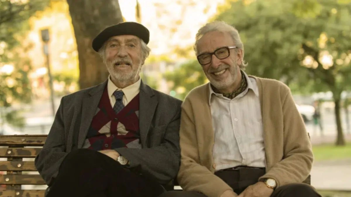 Scena z filmu dwaj nieznajomi z parku dwaj mężczyźni spotykają się codziennie na ławce w Buenos Aires.