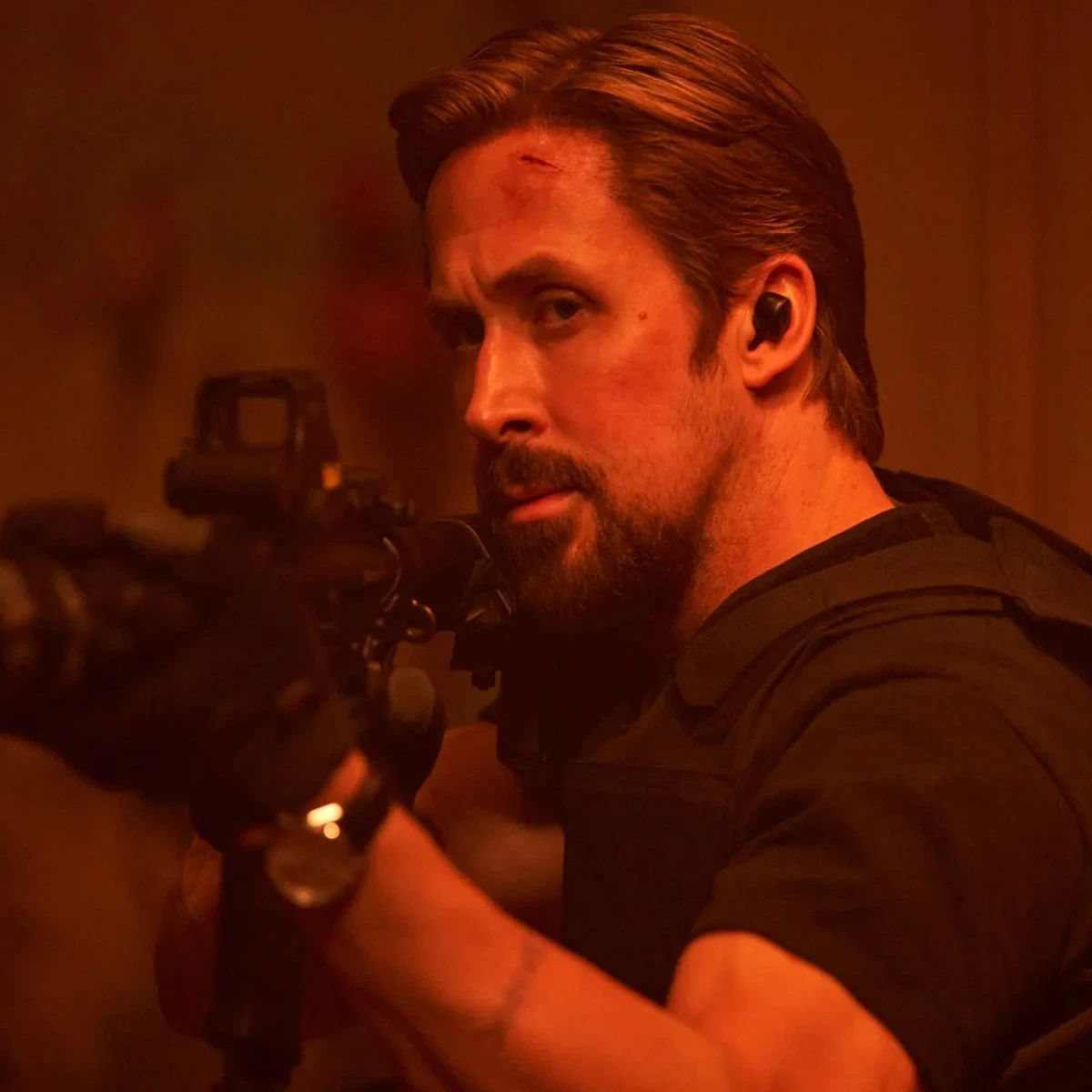 Kadr z filmu The Gray Man – produkcja Netfliksa.